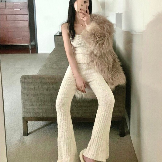 纯欲风抹胸针织背心+高腰垂感喇叭长裤